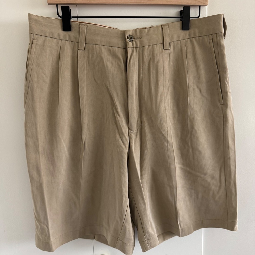 Tommy Bahama Mens Tan Pleated Shorts Khaki Size 33